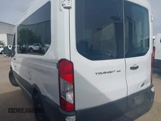 2018 Ford Transit Passenger XL z VIN 1FMZK1CM1JKA17249, wystawiony jako IAAI lot #42143530 z przebiegiem 218 425 mil mil oraz . Historia ofert i sprzedaży dostępna na DreamBid. Obrazek 3.