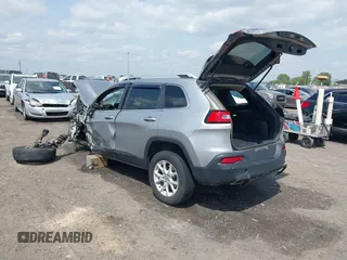 2016 Jeep Cherokee Latitude with VIN 1C4PJMCS2GW267423, listed as a IAAI auction lot 42018980 with 183,941 mi miles. Bid and sale history available at carsss.com. Image 3.