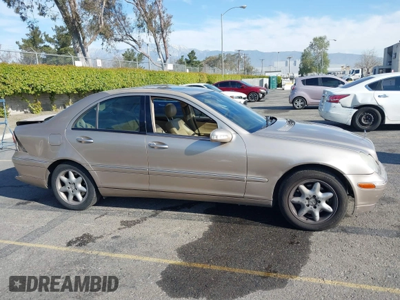 2003 Mercedes-Benz C 320 с VIN WDBRF64JX3F356161, выставлен на аукционе IAAI как лот 41847898 с пробегом 154 973 миль миль и . История ставок и продаж доступна на DreamBid. Изображение 13.