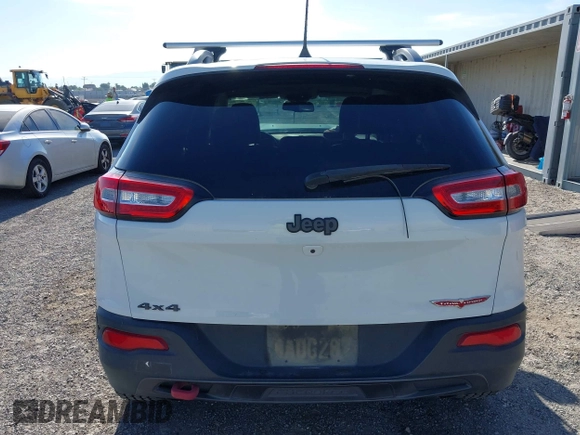 2017 Jeep Cherokee Trailhawk L Plus z VIN 1C4PJMBS1HD217370, wystawiony jako IAAI lot #42486588 z przebiegiem 108 695 mil mil oraz . Historia ofert i sprzedaży dostępna na DreamBid. Obrazek 16.