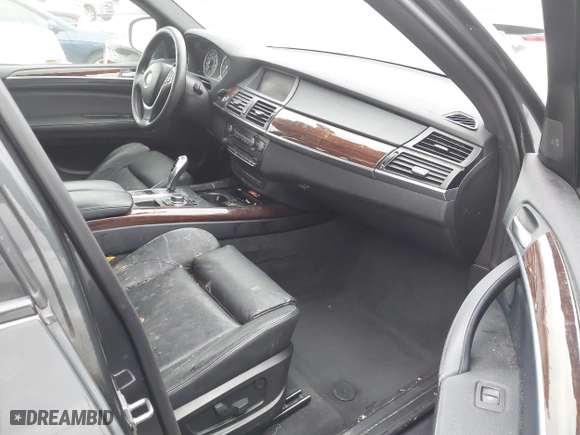 2011 BMW X5 35i with VIN 5UXZV4C58BL410570, listed as a IAAI auction lot 41886238 with 164,192 mi miles. Bid and sale history available at carsss.com. Image 5.