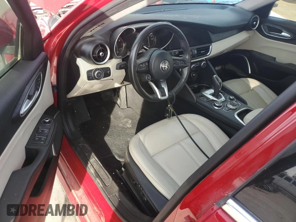 2021 Alfa Romeo Giulia z VIN ZARFAMAN9M7639831, wystawiony jako Copart lot #83743634 z przebiegiem Nie podano mil oraz Czysty tytuł • Clean title. Historia ofert i sprzedaży dostępna na DreamBid. Obrazek 8.