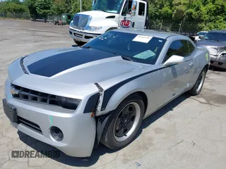 2013 Chevrolet Camaro LS z VIN 2G1FA1E37D9113674, wystawiony jako IAAI lot #42092399 z przebiegiem 138 908 mil mil oraz . Historia ofert i sprzedaży dostępna na DreamBid. Obrazek 17.