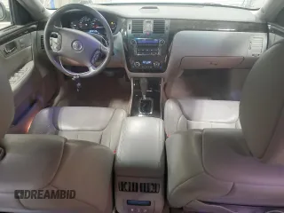 2008 Cadillac DTS 1SA z VIN 1G6KD57Y78U107110, wystawiony jako Copart lot #53548915 z przebiegiem 66 065 mil mil oraz Tytuł czysty. Historia ofert i sprzedaży dostępna na DreamBid. Obrazek 8.