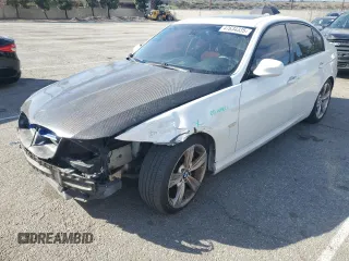 2009 BMW 3 Series 335i с VIN WBAPM77509NL87272, выставлен на аукционе Copart как лот 47634335 с пробегом 125 688 миль миль и Списание • Salvage title. История ставок и продаж доступна на DreamBid. Изображение 1.