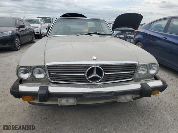 1988 Mercedes-Benz 560 Series 560SL with VIN WDBBA48D2JA082358, listed as a Copart auction lot 76776024 with 105,148 mi miles and Salvage Title. Bid and sale history available at carsss.com. Image 5.