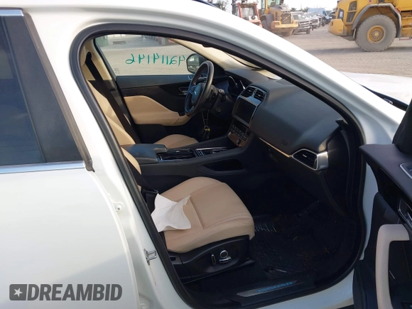 2020 Jaguar F-Pace 25t Premium z VIN SADCJ2FXXLA631058, wystawiony jako IAAI lot #42114146 z przebiegiem 56 763 mil mil oraz . Historia ofert i sprzedaży dostępna na DreamBid. Obrazek 5.