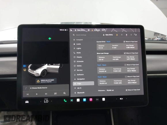 2020 Tesla Model Y Long Range z VIN 5YJYGDEE5LF041935, wystawiony jako IAAI lot #42369750 z przebiegiem 79 540 mil mil oraz . Historia ofert i sprzedaży dostępna na DreamBid. Obrazek 19.