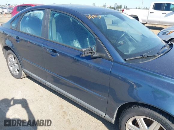 2006 Volvo S40 2.4L with VIN YV1MS390462210091, listed as a IAAI auction lot 42023731 with 205,487 mi miles. Bid and sale history available at carsss.com. Image 6.