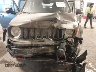 2018 Jeep Renegade Trailhawk with VIN ZACCJBCB7JPG85967, listed as a IAAI auction lot 41611403 with 70,073 mi miles. Bid and sale history available at carsss.com. Image 12.