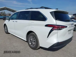 2022 Toyota Sienna XLE with VIN 5TDJRKEC4NS075796, listed as a IAAI auction lot 41603836 with 34,677 mi miles. Bid and sale history available at carsss.com. Image 3.