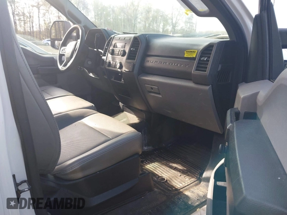2019 Ford Super Duty F-250 SRW XL with VIN 1FDBF2A66KEG59711, listed as a IAAI auction lot 42058973 with 113,086 mi miles. Bid and sale history available at carsss.com. Image 5.