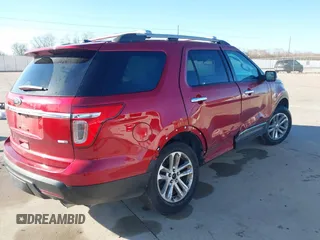 2015 Ford Explorer XLT with VIN 1FM5K8D82FGC03143, listed as a IAAI auction lot 41158637 with 117,282 mi miles and . Bid and sale history available at carsss.com. Image 4.