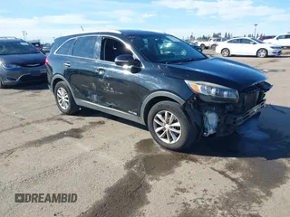 2016 Kia Sorento LX with VIN 5XYPGDA5XGG175646, listed as a IAAI auction lot 41637173 with 186,922 mi miles. Bid and sale history available at carsss.com. Image 1.