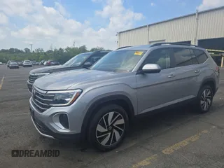 2024 Volkswagen Atlas SE z VIN 1V2HR2CA4RC558128, wystawiony jako IAAI lot #42852874 z przebiegiem 23 623 mil mil oraz . Historia ofert i sprzedaży dostępna na DreamBid. Obrazek 4.