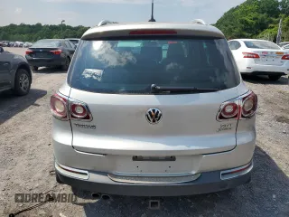 2011 Volkswagen Tiguan SEL z VIN WVGBV7AX4BW534922, wystawiony jako Copart lot #60486775 z przebiegiem Nie podano mil oraz Czysty tytuł • Clean title. Historia ofert i sprzedaży dostępna na DreamBid. Obrazek 6.