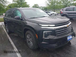 2025 Chevrolet Traverse AWD LT with VIN 1GNEVGRS5SJ218010, listed as a IAAI auction lot 42225724 with 1,022 mi miles and . Bid and sale history available at DreamBid. Image 1.