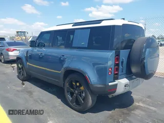 2023 Land Rover Defender SE z VIN SALEP7EU5P2219064, wystawiony jako IAAI lot #42220034 z przebiegiem 15 184 mil mil oraz . Historia ofert i sprzedaży dostępna na DreamBid. Obrazek 3.