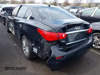 2015 Infiniti Q50 z VIN JN1BV7AR6FM412573, wystawiony jako IAAI lot #41796802 z przebiegiem 136 410 mil mil oraz . Historia ofert i sprzedaży dostępna na DreamBid. Obrazek 3.