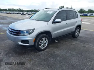 2016 Volkswagen Tiguan S z VIN WVGAV7AX5GW592721, wystawiony jako IAAI lot #42231177 z przebiegiem 64 967 mil mil oraz . Historia ofert i sprzedaży dostępna na DreamBid. Obrazek 2.