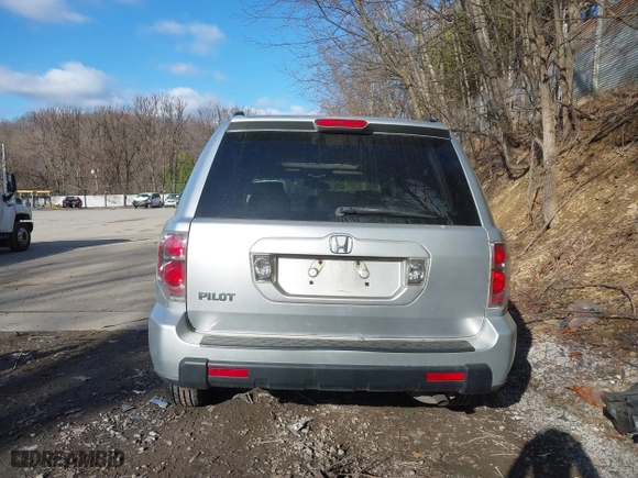 2006 Honda Pilot EX-L with RES with VIN 5FNYF28696B013992, listed as a IAAI auction lot 41853969 with 258,069 mi miles. Bid and sale history available at carsss.com. Image 17.