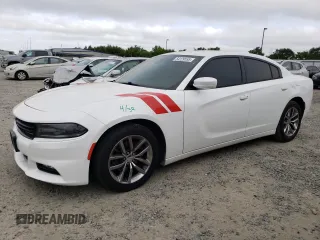 2015 Dodge Charger SXT z VIN 2C3CDXHG3FH841251, wystawiony jako Copart lot #54129195 z przebiegiem 129 209 mil mil oraz Szkody całkowita. Historia ofert i sprzedaży dostępna na DreamBid. Obrazek 1.