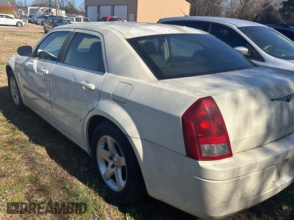 2005 Chrysler 300 with VIN 2C3JA43R85H635204, listed as a Copart auction lot 43976725 with 1 mi miles and Clean Title. Bid and sale history available at carsss.com. Image 3.