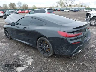 2020 BMW 8 Series 840i z VIN WBAAE4C01LCE09927, wystawiony jako IAAI lot #41908717 z przebiegiem 34 687 mil mil oraz . Historia ofert i sprzedaży dostępna na DreamBid. Obrazek 3.