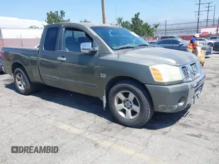 2004 Nissan Titan SE z VIN 1N6AA06A64N522199, wystawiony jako IAAI lot #42404233 z przebiegiem 172 476 mil mil oraz . Historia ofert i sprzedaży dostępna na DreamBid. Obrazek 1.