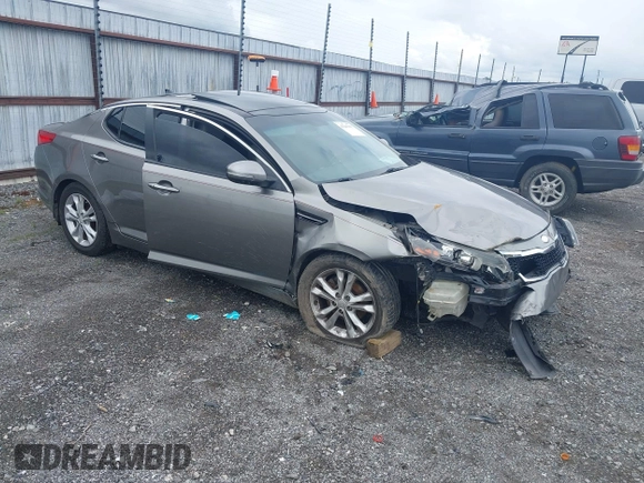 2013 Kia Optima EX z VIN 5XXGN4A78DG196728, wystawiony jako IAAI lot #42242303 z przebiegiem 164 448 mil mil oraz . Historia ofert i sprzedaży dostępna na DreamBid. Obrazek 1.