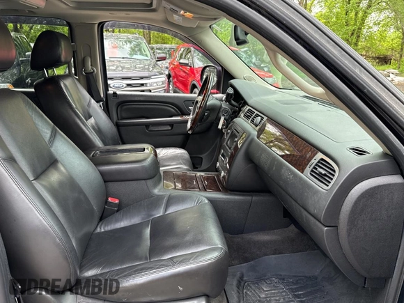 2011 GMC Yukon XL Denali with VIN 1GKS2MEF0BR225108, listed as a Copart auction lot 55619285 with 206,880 mi miles and Clean Title. Bid and sale history available at carsss.com. Image 5.