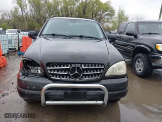 2001 Mercedes-Benz M-Class with VIN 4JGAB72E41A275216, listed as a IAAI auction lot 41953087 with 243,589 mi miles. Bid and sale history available at carsss.com. Image 12.