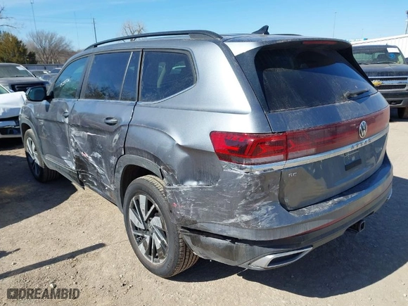 2025 Volkswagen Atlas 2.0T SE w/Technology with VIN 1V2WR2CA4SC510416, listed as a IAAI auction lot 41591394 with 6,939 mi miles. Bid and sale history available at carsss.com. Image 3.