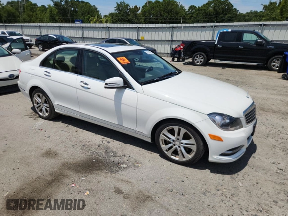2013 Mercedes-Benz C 300 Sport z VIN WDDGF8AB3DR244616, wystawiony jako Copart lot #63582305 z przebiegiem 138 043 mil mil oraz Czysty tytuł • Clean title. Historia ofert i sprzedaży dostępna na DreamBid. Obrazek 4.