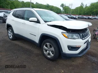 2019 Jeep Compass Altitude z VIN 3C4NJDBB7KT689257, wystawiony jako IAAI lot #42252773 z przebiegiem 65 907 mil mil oraz . Historia ofert i sprzedaży dostępna na DreamBid. Obrazek 1.