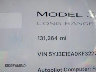 2019 Tesla Model 3 Mid Range z VIN 5YJ3E1EA0KF322776, wystawiony jako IAAI lot #41703368 z przebiegiem 131 264 mil mil oraz . Historia ofert i sprzedaży dostępna na DreamBid. Obrazek 15.