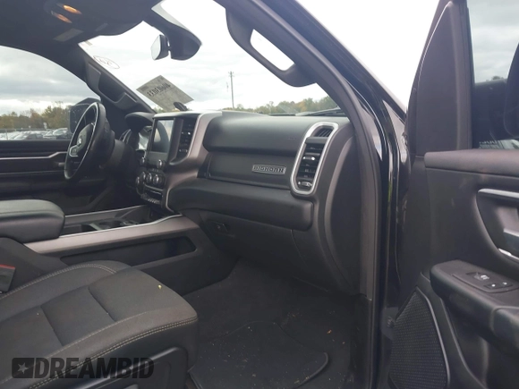 2022 Ram 1500 Big Horn z VIN 1C6SRFBT2NN206382, wystawiony jako IAAI lot #40603033 z przebiegiem 40 881 mil mil oraz . Historia ofert i sprzedaży dostępna na DreamBid. Obrazek 5.