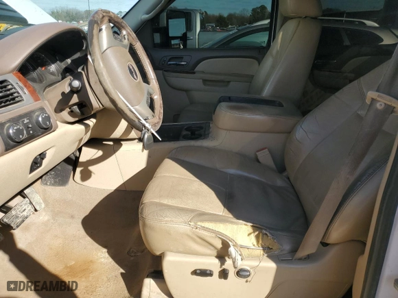 2011 GMC Sierra 2500HD SLT with VIN 1GT121C86BF128555, listed as a Copart auction lot 46121585 with 343,675 mi miles and Salvage Title. Bid and sale history available at carsss.com. Image 7.