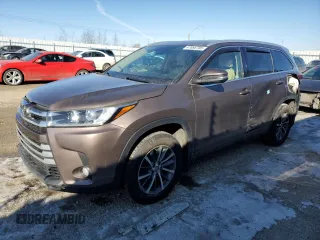 2018 Toyota Highlander SE z VIN 5TDJZRFH3JS865555, wystawiony jako Copart lot #47695705 z przebiegiem 156 220 mil mil oraz Szkoda całkowita • Salvage title. Historia ofert i sprzedaży dostępna na DreamBid. Obrazek 1.