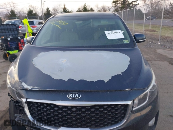 2016 Kia Sedona SX with VIN KNDMC5C10G6158467, listed as a IAAI auction lot 41733034 with 123,306 mi miles and . Bid and sale history available at carsss.com. Image 12.