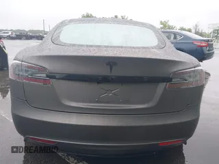 2013 Tesla Model S с VIN 5YJSA1DN4DFP09961, выставлен на аукционе IAAI как лот 42304508 с пробегом 90 648 миль миль и . История ставок и продаж доступна на DreamBid. Изображение 16.