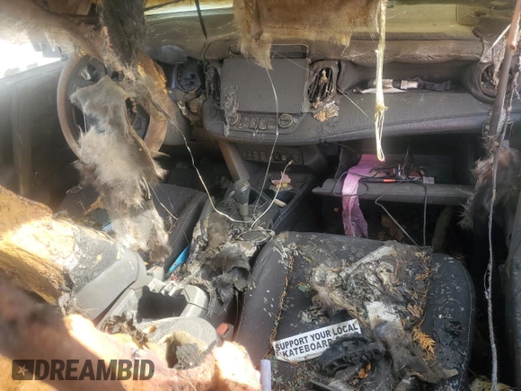 2018 Toyota RAV4 XLE z VIN 2T3RFREV4JW767488, wystawiony jako Copart lot #78574824 z przebiegiem Nie podano mil oraz Nie do naprawy • Non repairable. Historia ofert i sprzedaży dostępna na DreamBid. Obrazek 8.
