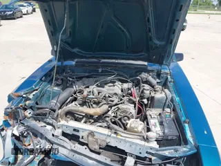 1993 Ford Mustang z VIN 1FACP41M2PF201378, wystawiony jako IAAI lot #42523660 z przebiegiem Nie podano mil oraz . Historia ofert i sprzedaży dostępna na DreamBid. Obrazek 10.