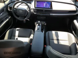 2024 Toyota Prius LE z VIN JTDACAAU1R3016920, wystawiony jako Copart lot #55333035 z przebiegiem 14 490 mil mil oraz Czysty tytuł • Clean title. Historia ofert i sprzedaży dostępna na DreamBid. Obrazek 8.