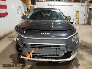 2023 Kia Niro LX with VIN KNDCP3LE7P5116617, listed as a Copart auction lot 45400925 with 9,075 mi miles and Salvage Title. Bid and sale history available at carsss.com. Image 5.