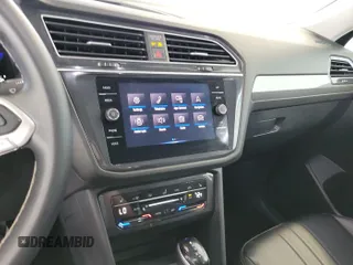 2024 Volkswagen Tiguan SE с VIN 3VV3B7AX0RM097417, выставлен на аукционе IAAI как лот 42850740 с пробегом 27 759 миль миль и . История ставок и продаж доступна на DreamBid. Изображение 19.