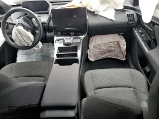 2023 Toyota bZ4X XLE z VIN JTMAAAAA8PA020788, wystawiony jako Copart lot #52900874 z przebiegiem Nie podano mil oraz Szkoda całkowita • Salvage title. Historia ofert i sprzedaży dostępna na DreamBid. Obrazek 8.