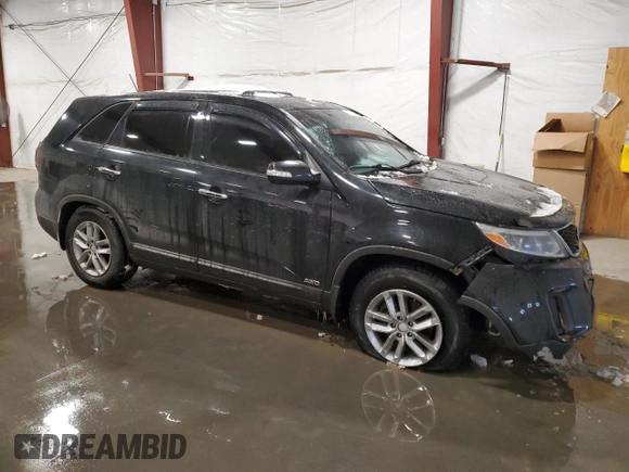 2015 Kia Sorento LX with VIN 5XYKTCA62FG582934, listed as a Copart auction lot 42453385 with 169,718 mi miles and Salvage Title. Bid and sale history available at DreamBid. Image 4.