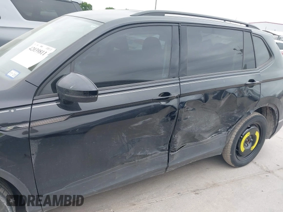 2023 Volkswagen Tiguan S z VIN 3VVRB7AX4PM046851, wystawiony jako IAAI lot #42039811 z przebiegiem 44 985 mil mil oraz . Historia ofert i sprzedaży dostępna na DreamBid. Obrazek 6.