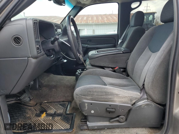 2003 Chevrolet Avalanche z VIN 3GNEC13T93G290660, wystawiony jako Copart lot #52621175 z przebiegiem 288 025 mil mil oraz Czysty tytuł • Clean title. Historia ofert i sprzedaży dostępna na DreamBid. Obrazek 7.